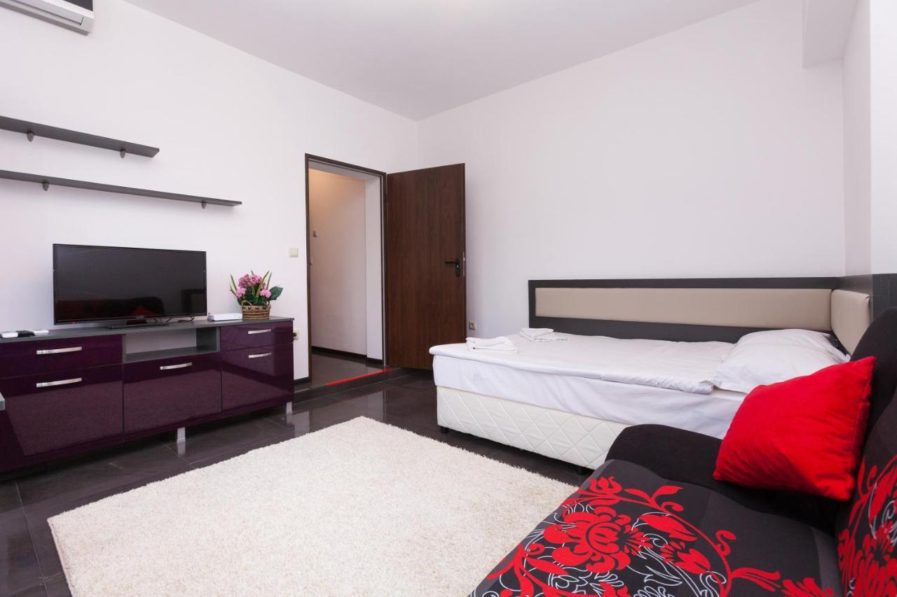 Central Beach Guest Rooms Burgas Exteriör bild