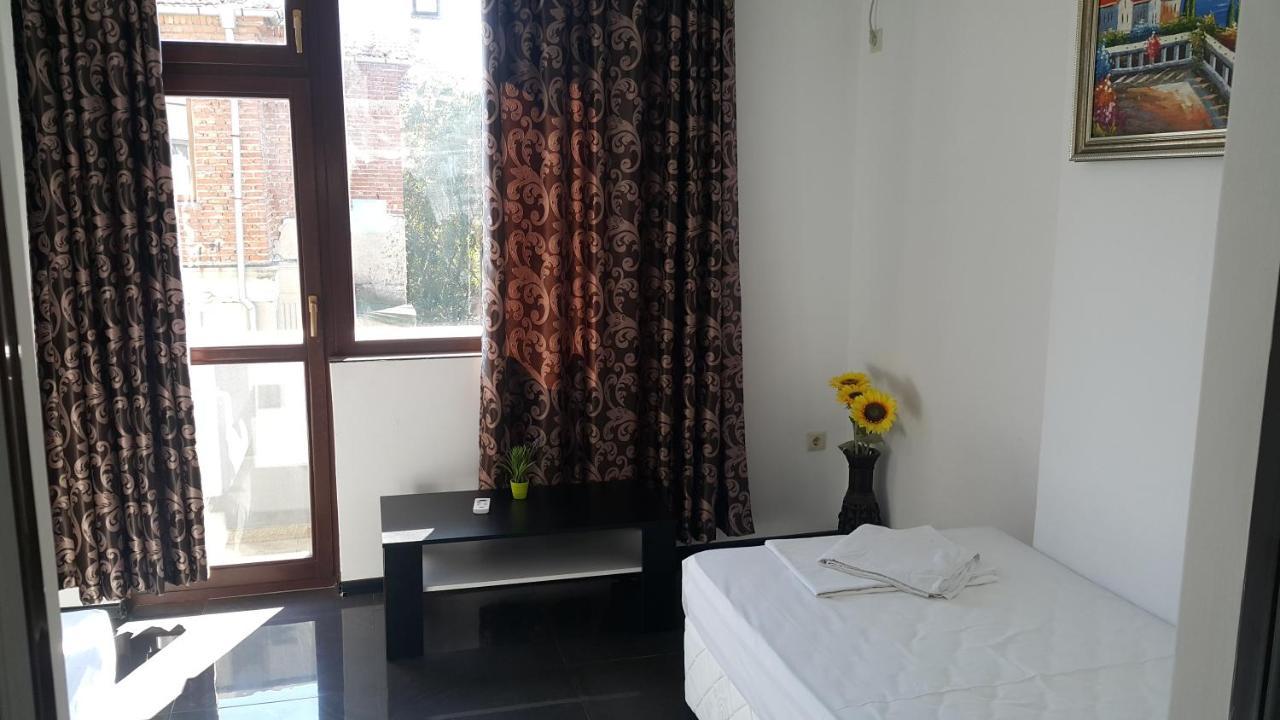 Central Beach Guest Rooms Burgas Exteriör bild