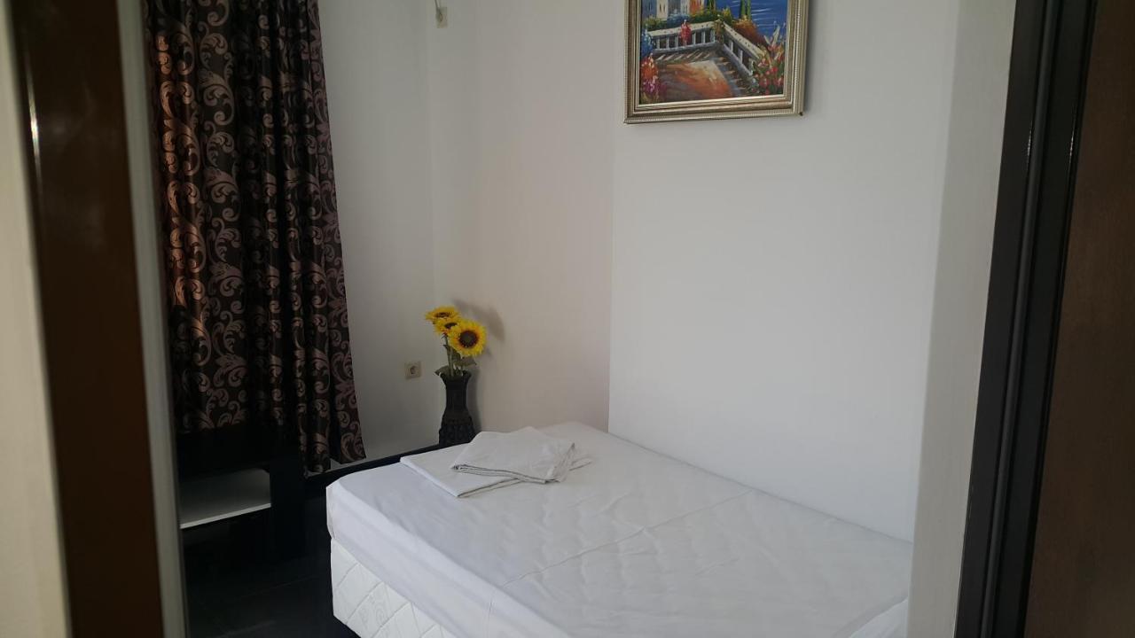 Central Beach Guest Rooms Burgas Exteriör bild